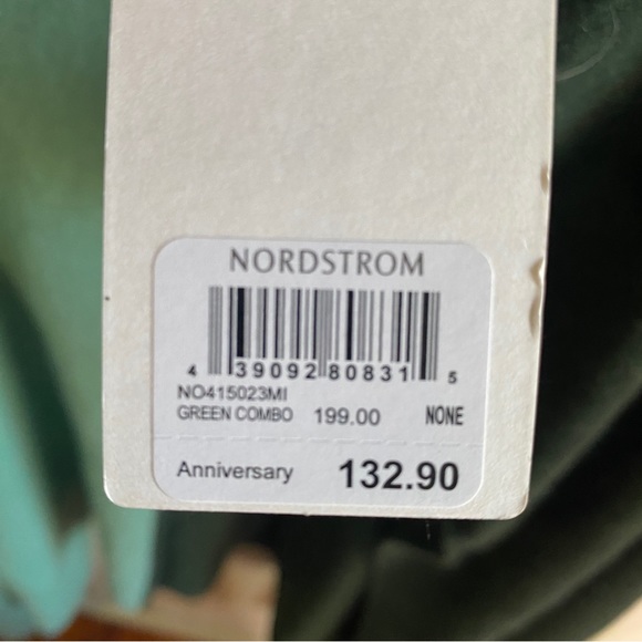 Halogen Nordstrom’s cashmere two toned beauty* does have two small holes - Picture 3 of 7